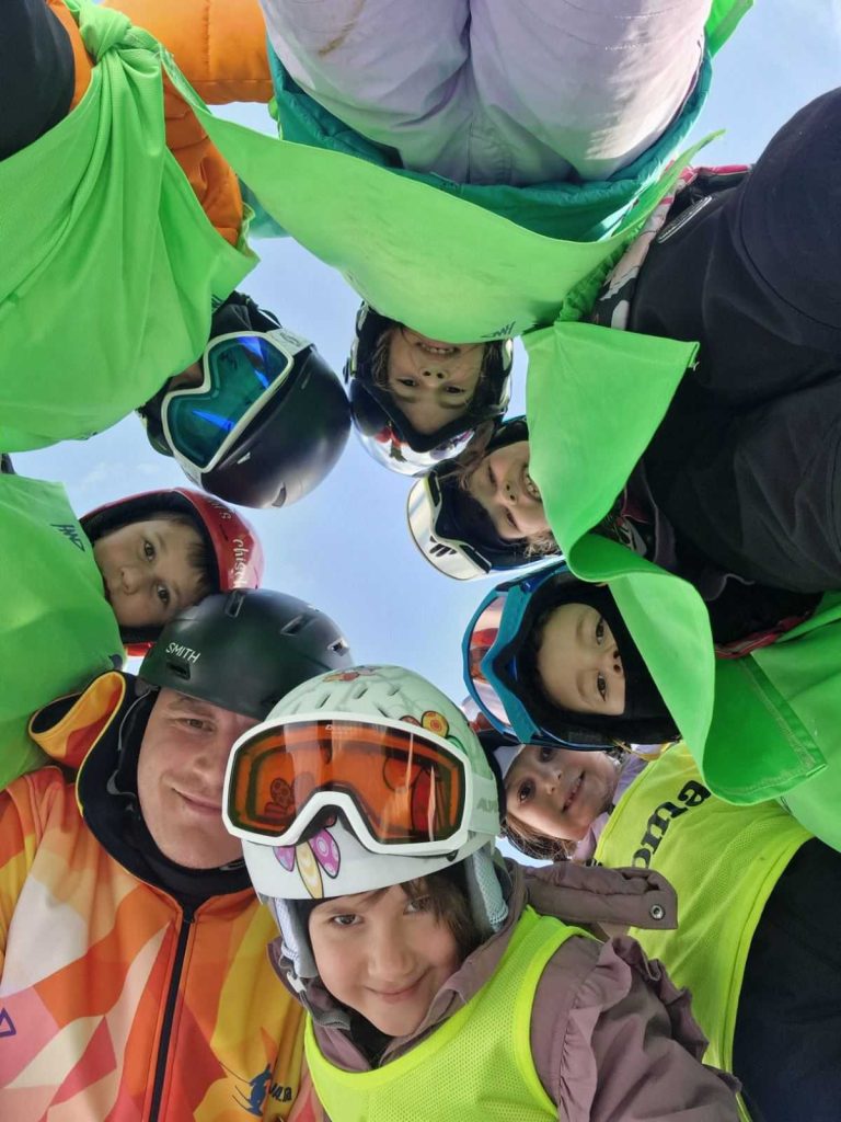 Na google pretraživaču Škola skijanja skolaskijanja.ba Sarajevo Bjelašnica i u samoj analitici jedna je od najpreglednijih i čitkijih platformi koja nudi lakši upis i rezervaciju termina za skijanje i snowboarding